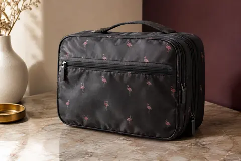 Trousse de toilette de voyage Foregoer en nylon, avec poches zippées et crochet de suspension.